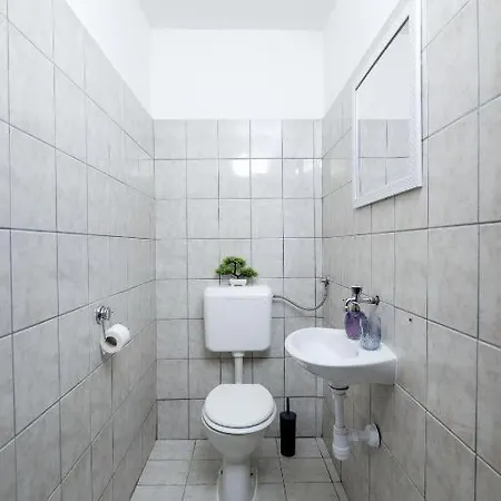 1 Apartment Split