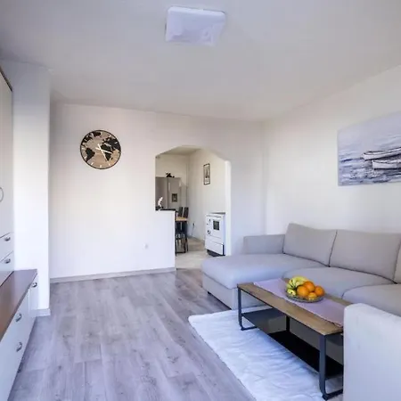 1 Apartment Split