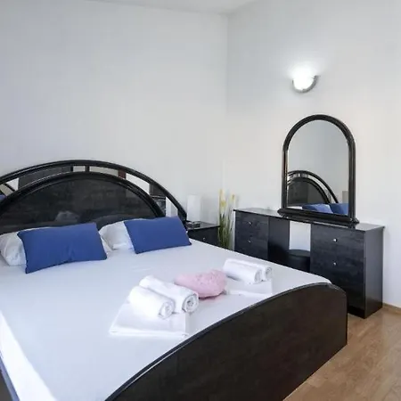 1 Apartment