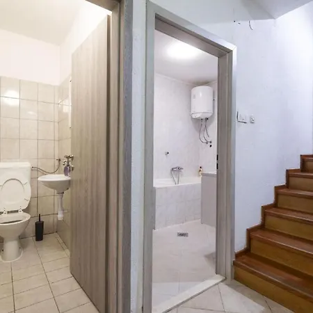 1 Apartment