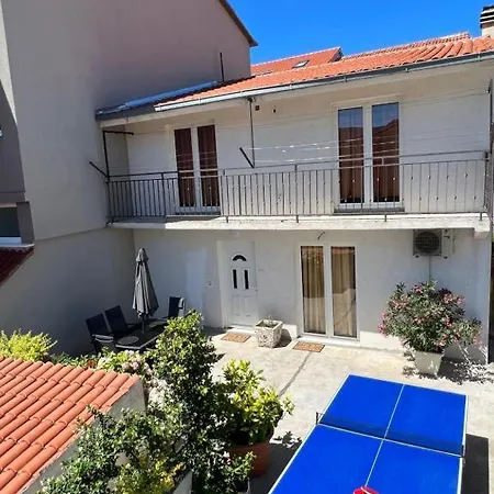 1 Apartment