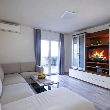 1 Apartment *